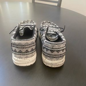 Hey Dude Wally Women Aztec print sz 8